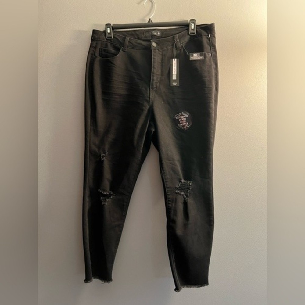 Stitch Star 18 NWT black distressed jeans